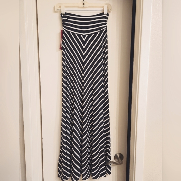 Chevron Striped Maxi Skirt Black White XS Extra Small NWT - Picture 2 of 2